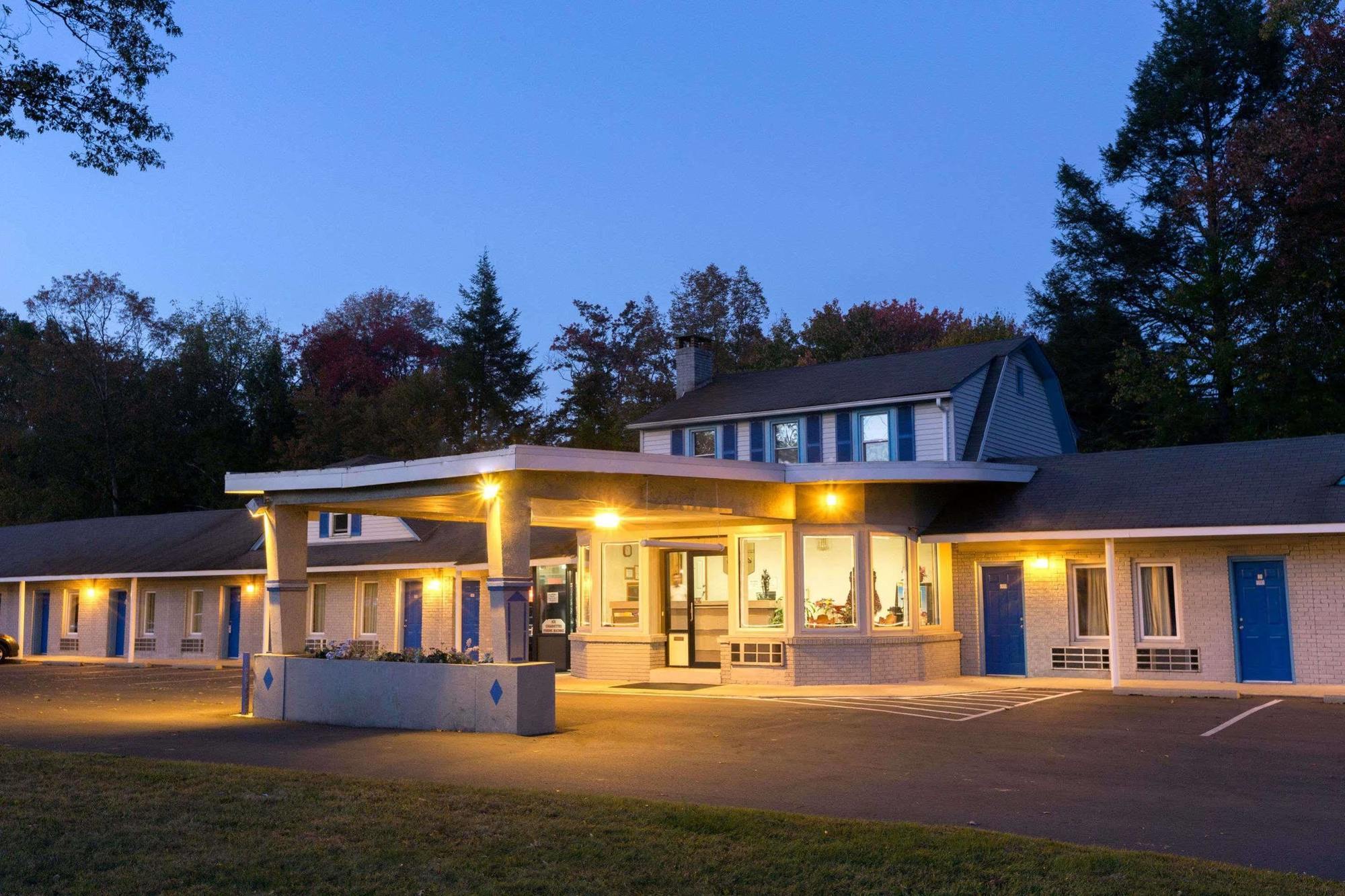 Night Lodge Bartonsville Exterior photo